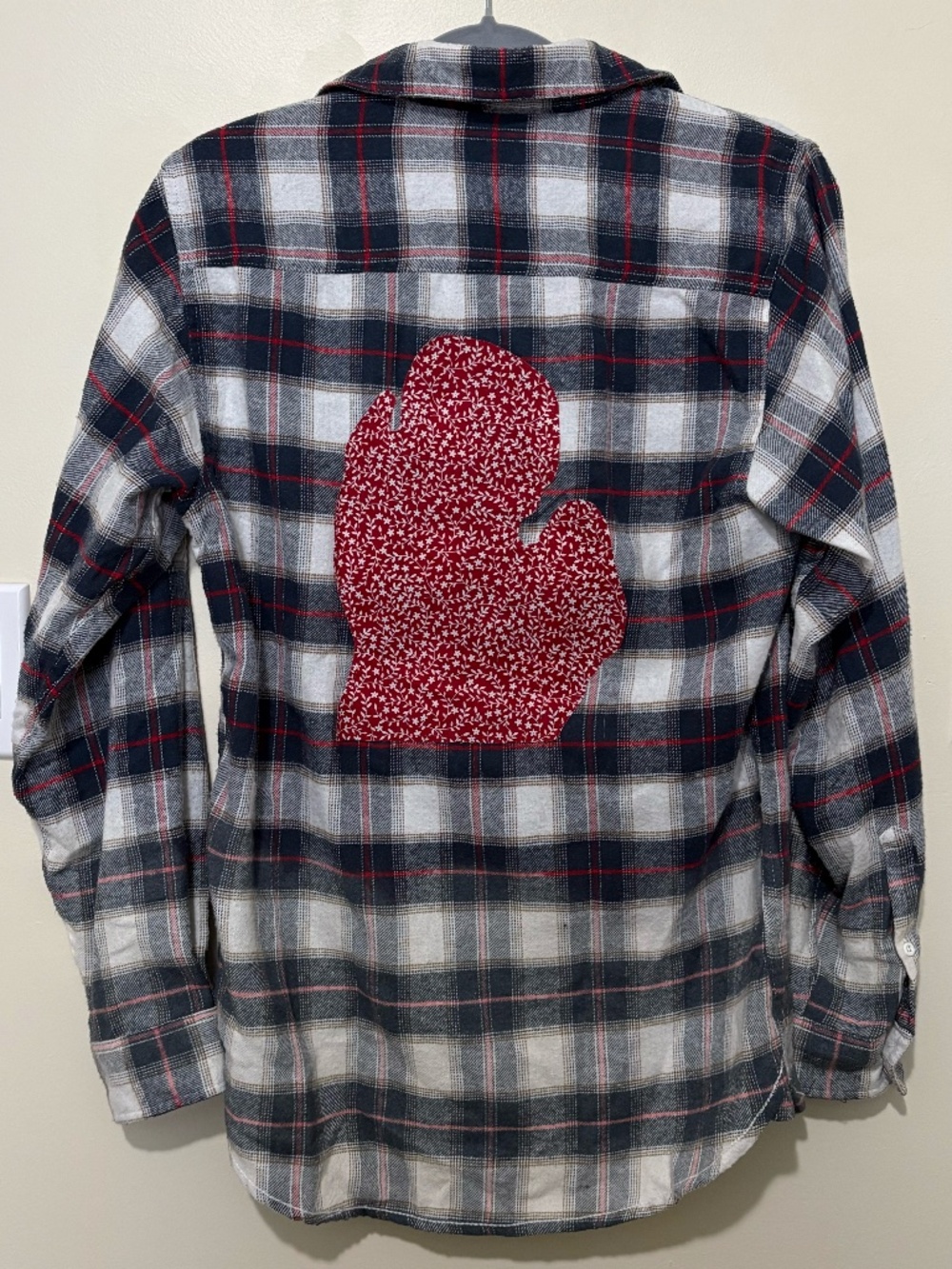 NWOT Unique Plaid Button Down Flannel with Sewn Michigan Patch Size S